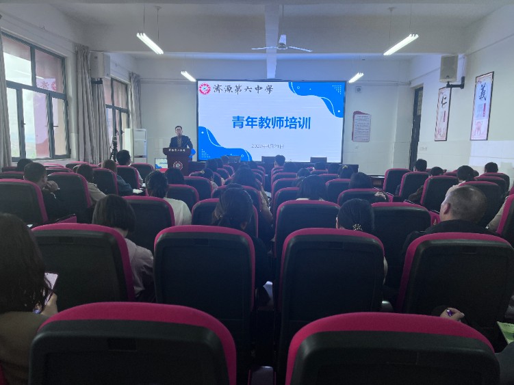 杨主任照片_751x563.jpg